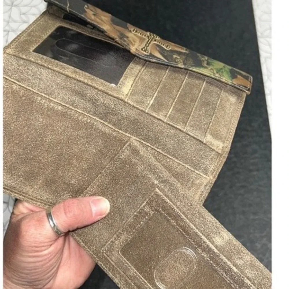 Nocona‎ Mossy Oak Camo Wallet Ladies Brown Western Cross Studded